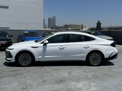 Used 2025 Hyundai Sonata SEL FWD image 3