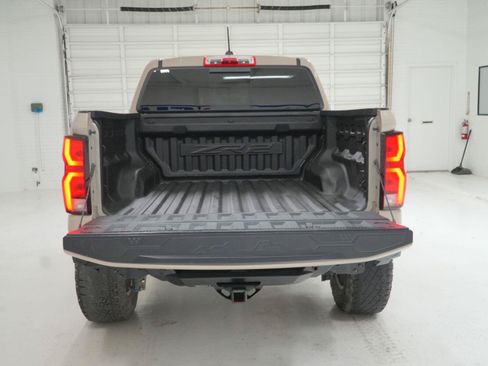 Used 2024 Chevrolet Colorado ZR2 w/ Technology Package AWD/4WD image 8