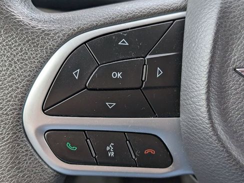 Used 2018 Chrysler Pacifica L image 13