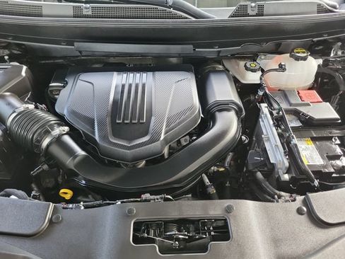 Certified 2025 Chevrolet Traverse LT w/ Driver Confidence Package FWD image 30