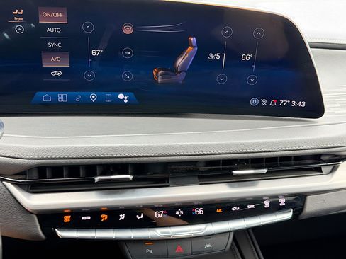 Certified 2025 Cadillac XT4 Premium Luxury FWD image 16
