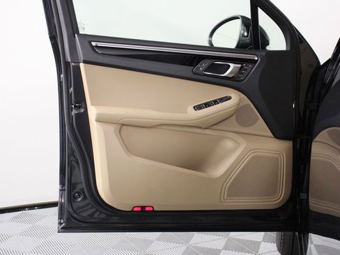 New 2026 Porsche Macan image 21