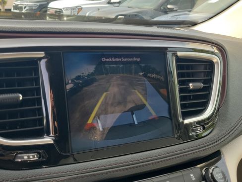 Used 2020 Chrysler Pacifica Limited FWD image 22