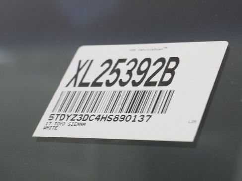 Used 2017 Toyota Sienna XLE image 26