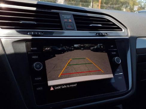 Certified 2023 Volkswagen Tiguan SE R-Line FWD image 11