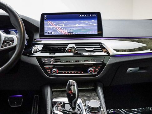 Used 2023 BMW 530e w/ Executive Package image 14