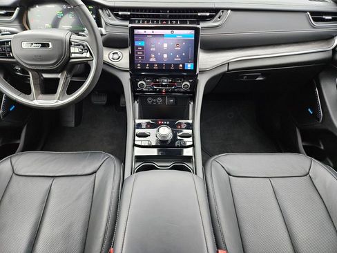 Used 2023 Jeep Grand Cherokee Overland image 14