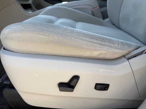 Used 2014 Dodge Grand Caravan SXT w/ UConnect Hands-Free Group FWD image 13