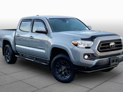 Used 2020 Toyota Tacoma SR5 w/ Technology Package AWD/4WD image 3