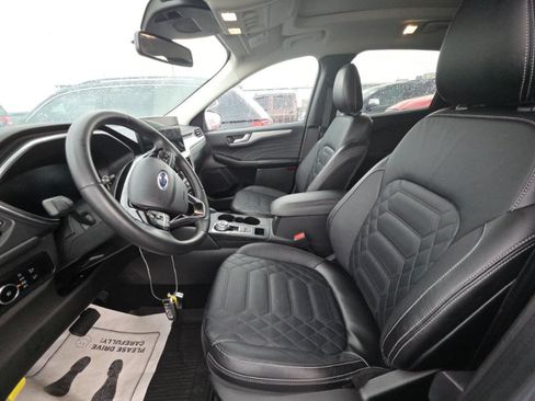 Used 2023 Ford Escape Platinum w/ Premium Technology Package AWD/4WD image 2