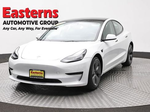 Used 2023 Tesla Model 3 Standard Range image 1