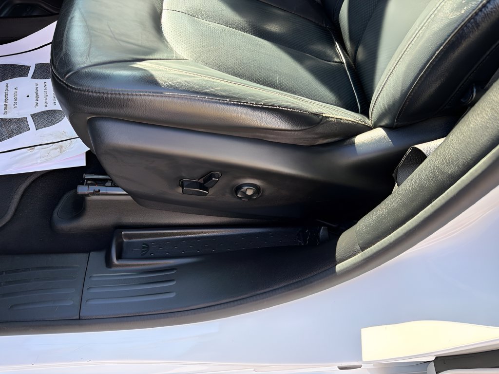 Used 2019 Chrysler Pacifica Touring-L Plus w/ S Appearance Package FWD image 17