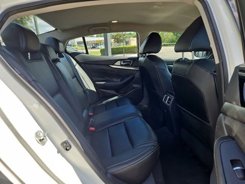 Used 2022 Nissan Maxima SV w/ Floor Mat Group FWD image 10