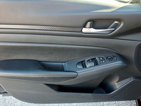 Used 2024 Nissan Altima 2.5 SV image 12