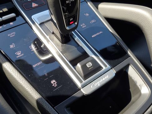 Used 2022 Porsche Cayenne image 31