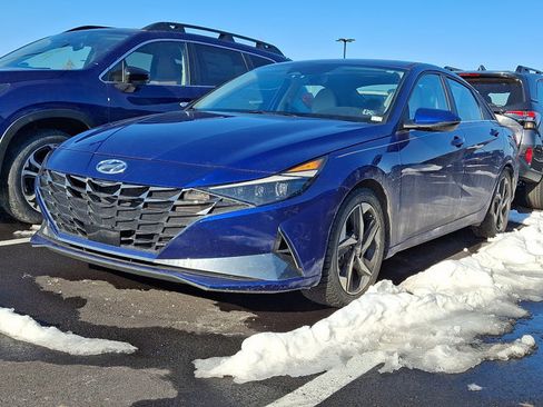 Used 2021 Hyundai Elantra Limited image 3