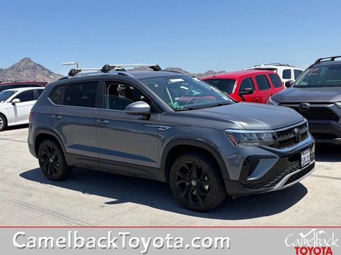 Used 2023 Volkswagen Taos SE w/ Black Wheel Package FWD image 1