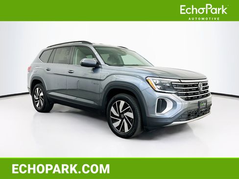 Used 2025 Volkswagen Atlas SE AWD/4WD image 1