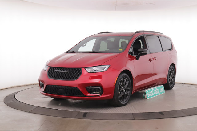 Used 2025 Chrysler Pacifica Limited FWD image 10