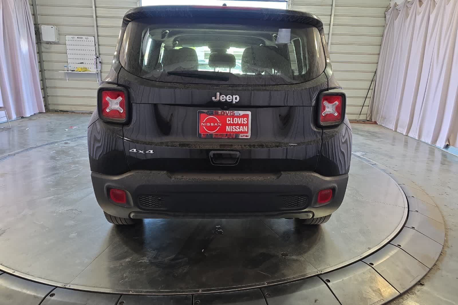 Used 2023 Jeep Renegade Latitude AWD/4WD image 8