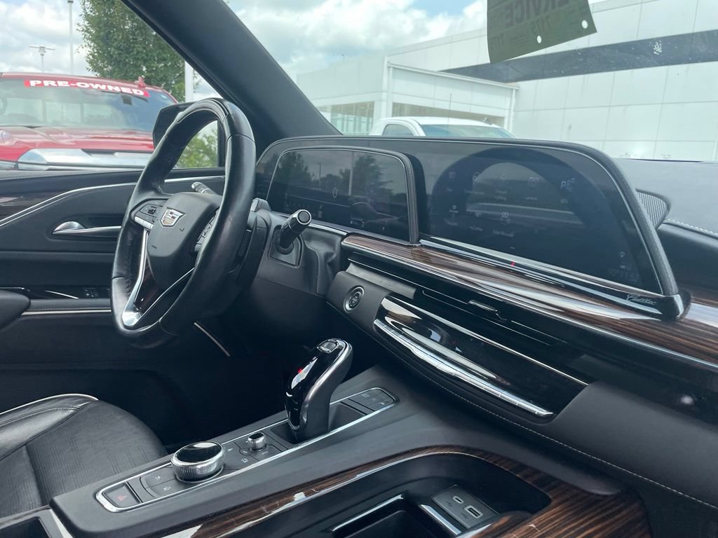 Used 2023 Cadillac Escalade ESV Premium Luxury AWD/4WD image 29