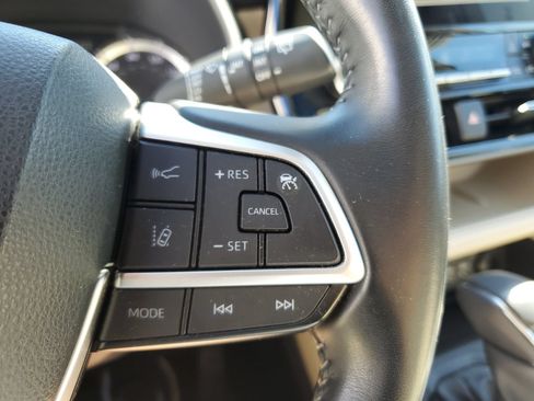 Used 2023 Toyota Highlander XLE AWD/4WD image 24