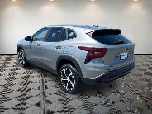 Used 2024 Chevrolet Trax RS w/ Sunroof Package image 3