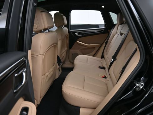 Certified 2026 Porsche Macan AWD/4WD image 25