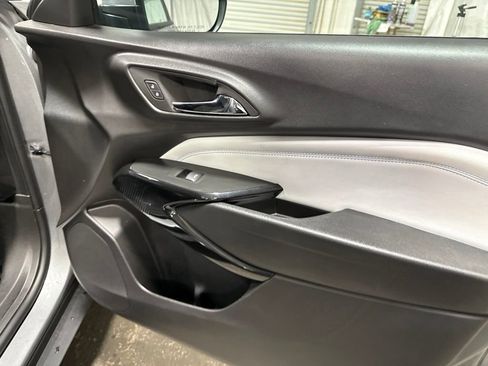 Used 2025 Chevrolet Trax LT w/ LT Convenience Package FWD image 36