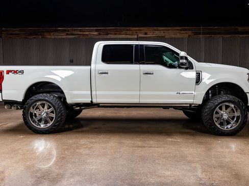 Used 2021 Ford F250 Limited w/ FX4 Off-Road Package image 10