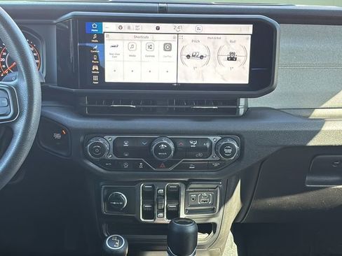 Certified 2024 Jeep Gladiator Sport image 23