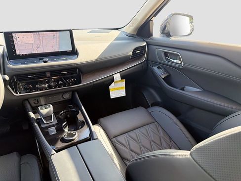 New 2026 Nissan Rogue Platinum w/ Platinum Premium Package image 25