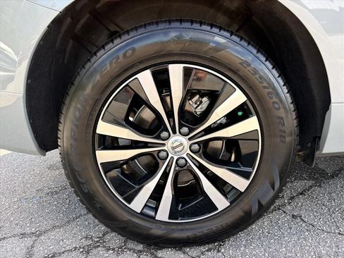 Used 2024 Volvo XC60 B5 Core AWD/4WD image 24