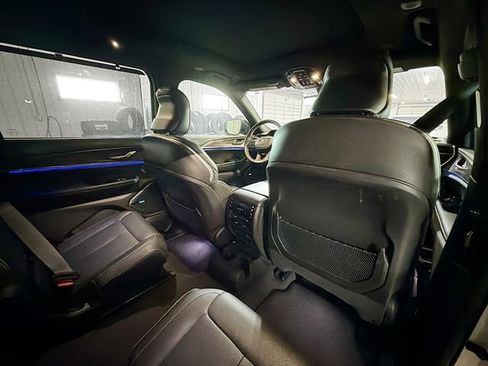 Used 2024 Jeep Grand Cherokee L Overland w/ Luxury Tech Group IV image 11