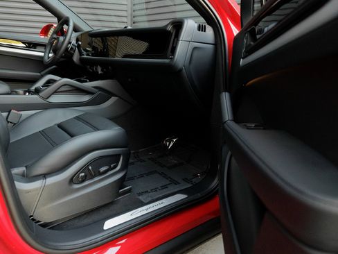 New 2026 Porsche Cayenne Coupe image 34
