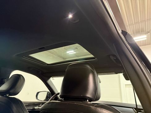 Used 2023 Jeep Grand Cherokee L Laredo image 18