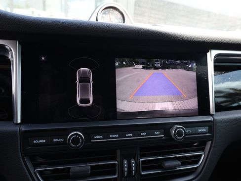 Used 2020 Porsche Macan image 31