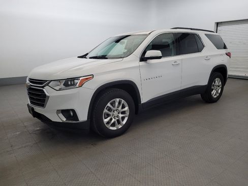 Used 2020 Chevrolet Traverse LT w/ Driver Confidence II Package AWD/4WD image 2