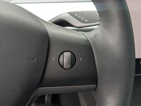 Used 2022 Tesla Model Y Performance image 4