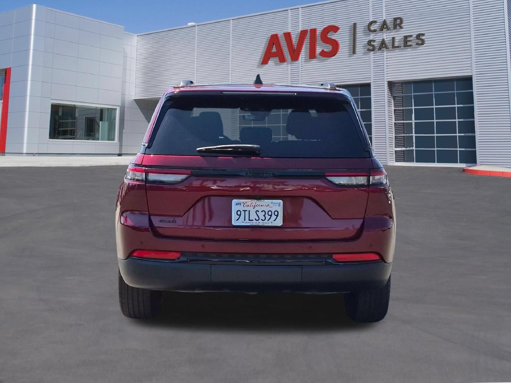Used 2025 Jeep Grand Cherokee Altitude AWD/4WD image 7