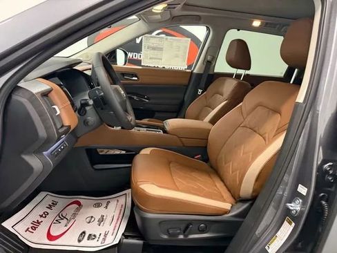 New 2026 Nissan Pathfinder Platinum image 12