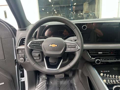 New 2026 Chevrolet Suburban Premier w/ Sun And Tow Package AWD/4WD image 13