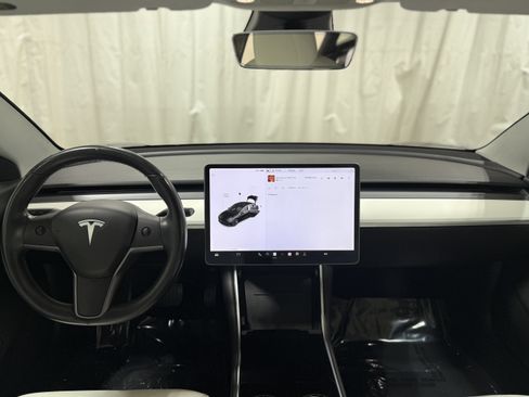 Used 2018 Tesla Model 3 Long Range image 16
