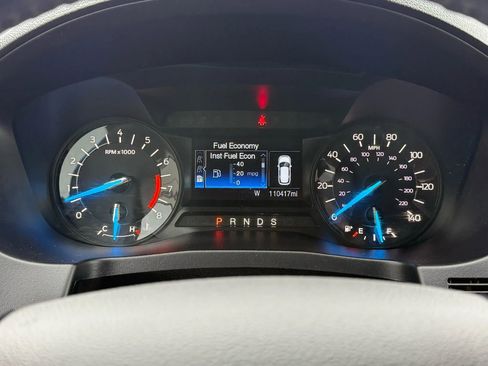 Used 2018 Ford Explorer XLT image 31