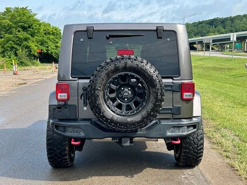 Used 2016 Jeep Wrangler Unlimited Rubicon AWD/4WD image 4