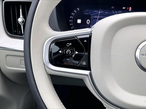 New 2026 Volvo XC60 B5 Ultra w/ Climate Package PRO image 17