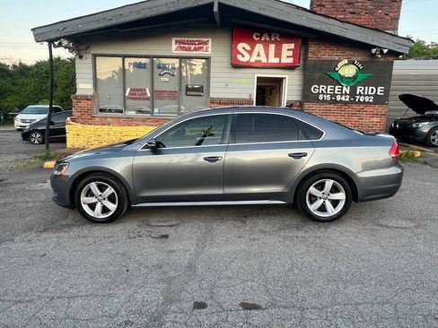 Used 2013 Volkswagen Passat 2.5 SE FWD image 2