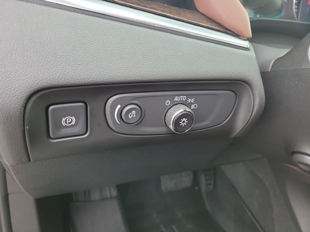 Used 2018 Buick Enclave Avenir w/ Avenir Technology Package FWD image 26