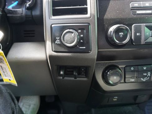 Used 2022 Ford F250 XL w/ STX Appearance Package AWD/4WD image 13
