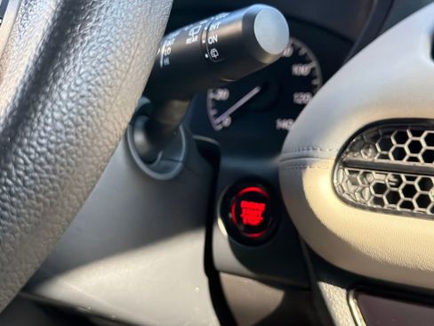 Used 2023 Honda HR-V LX image 25